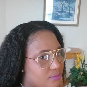 Meet your Posher, Denise